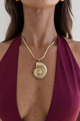 Twirl Shell Necklace Gold