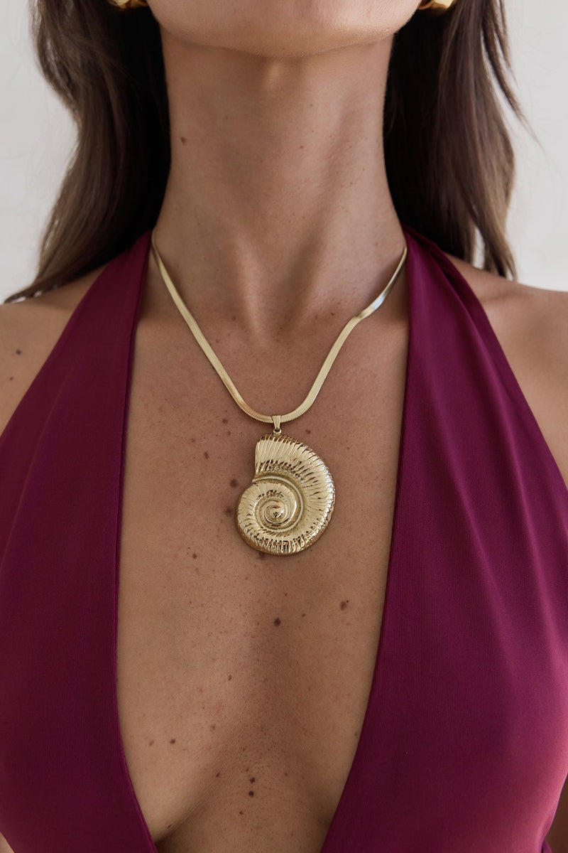 Twirl Shell Necklace Gold