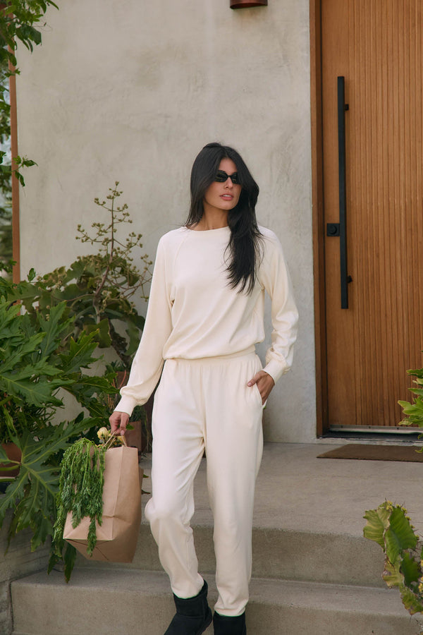 Kelly Cloud Fleece Jogger in Meringue