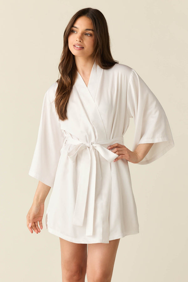 Adriana Luxe Satin Short Kimono in Blanc