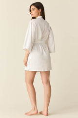 Adriana Luxe Satin Short Kimono in Blanc
