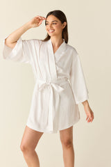 Adriana Luxe Satin Short Kimono in Blanc