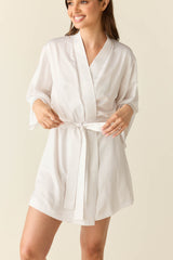 Adriana Luxe Satin Short Kimono in Blanc